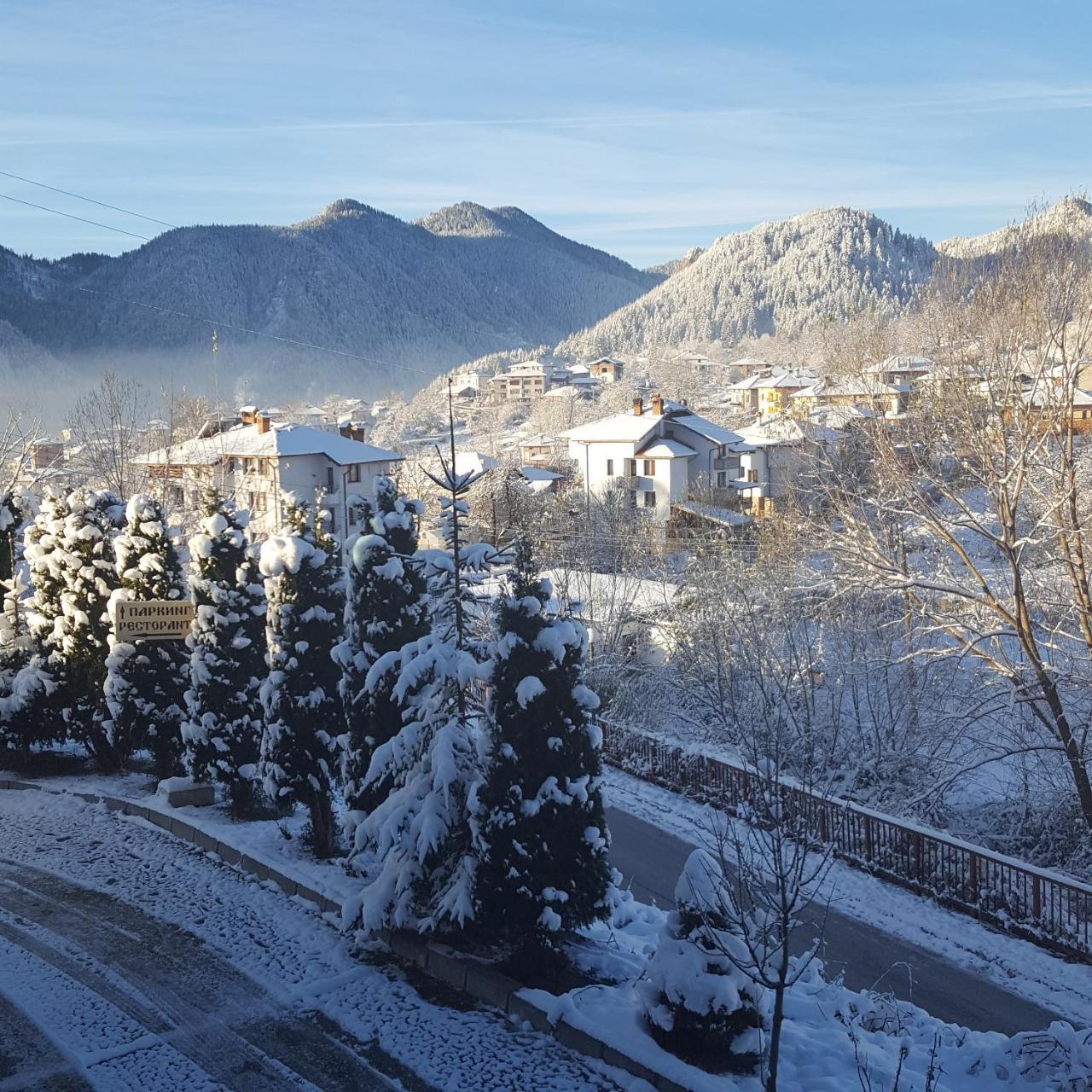 Семеен Хотел Кристал Smoljan Esterno foto